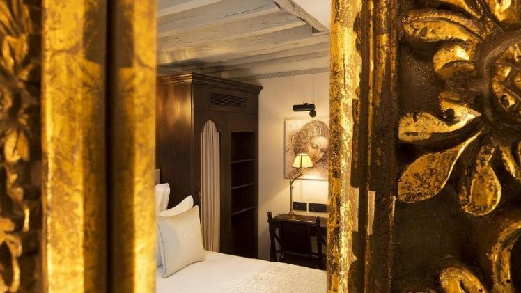 DOUBLE STANDARD Room
