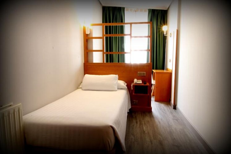 SINGLE STANDARD Room