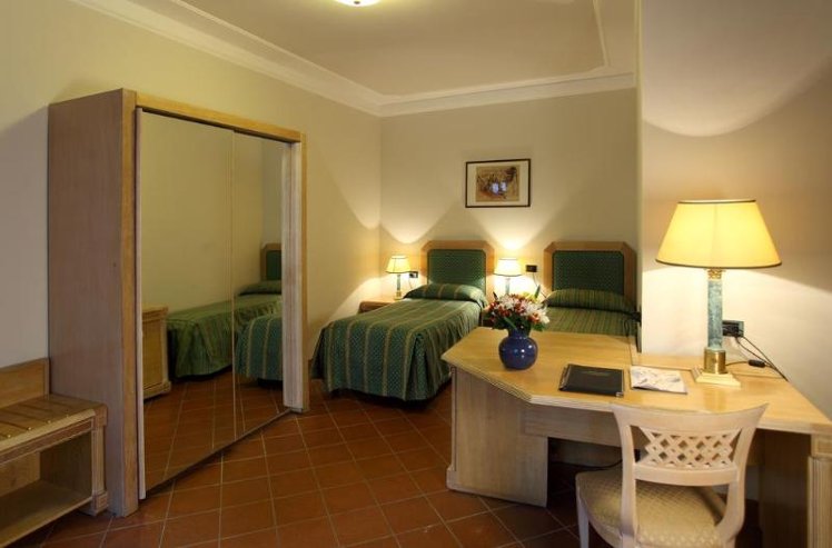 TRIPLE STANDARD Room