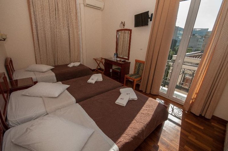 TRIPLE STANDARD Room