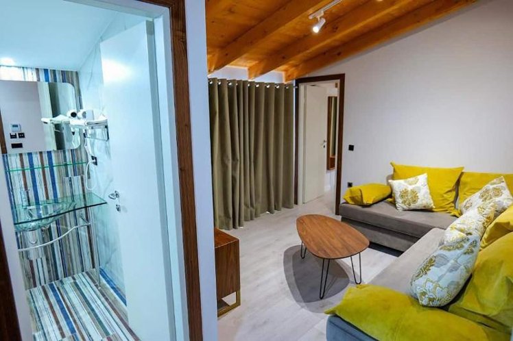 TRIPLE WITH BALCONY Room