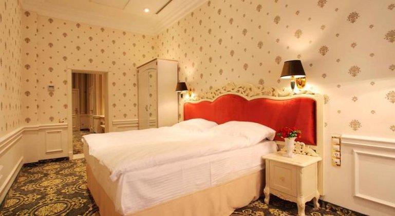 JUNIOR SUITE STANDARD Room