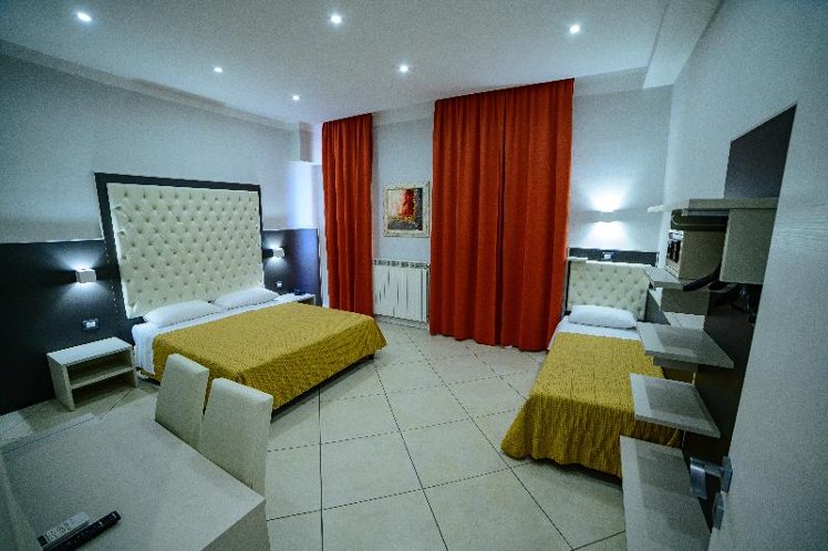 TRIPLE BASIC Room