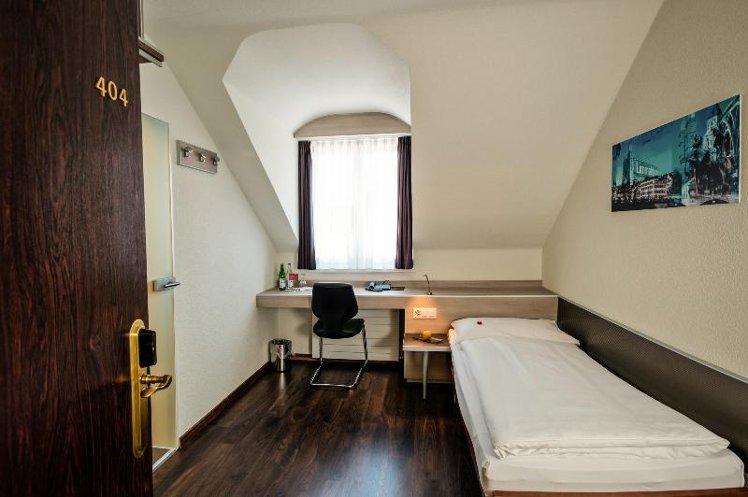 SINGLE STANDARD Room