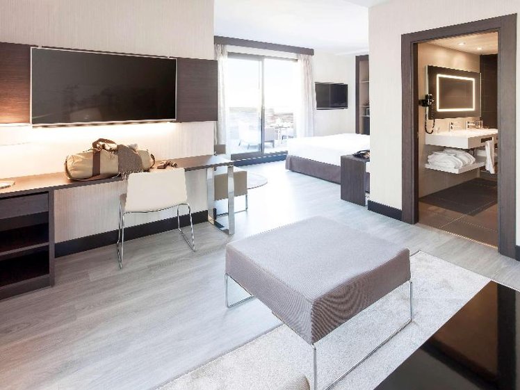 SUITE SUPERIOR KING BED Room