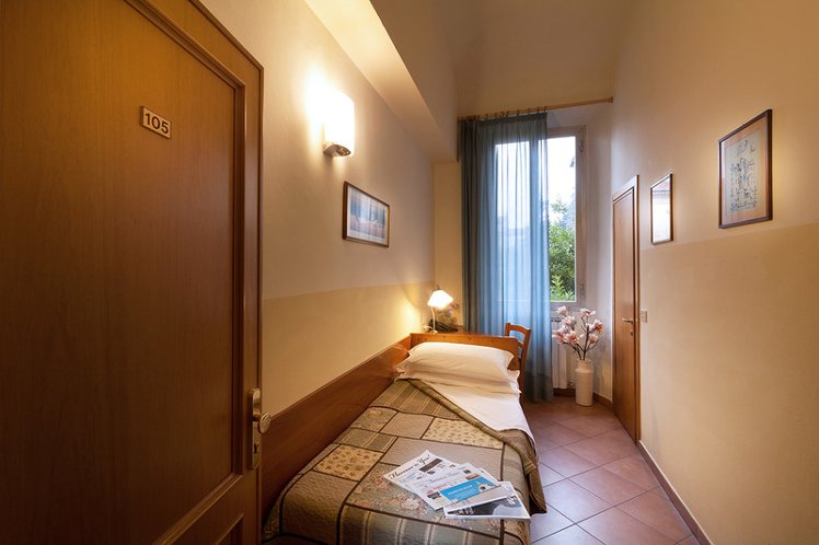 SINGLE STANDARD Room