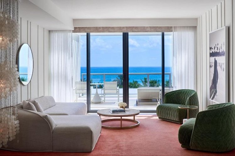 STUDIO OCEAN VIEW KING BED Room