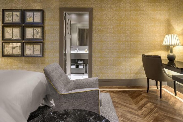 DOUBLE PREMIUM KING BED Room