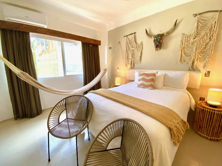 DOUBLE QUEEN SIZE BED Room