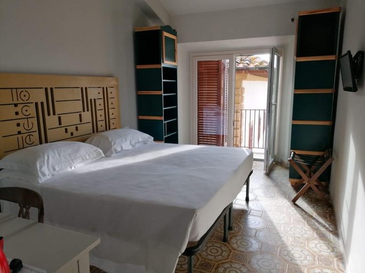 DOUBLE SINGLE USE DELUXE Room