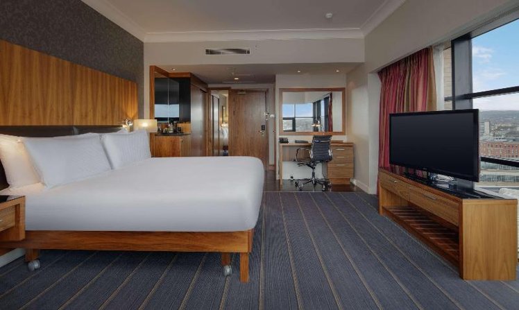 STUDIO KING SIZE BED Room