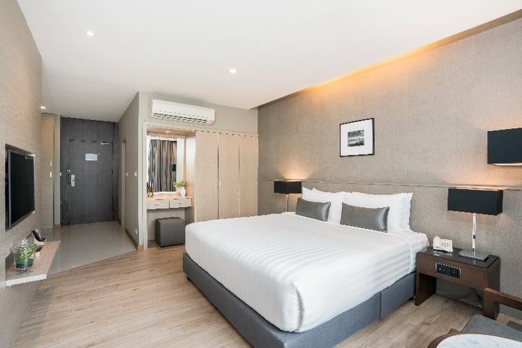 DOUBLE DELUXE POOL VIEW Room
