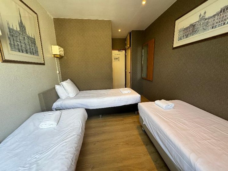 TRIPLE STANDARD Room