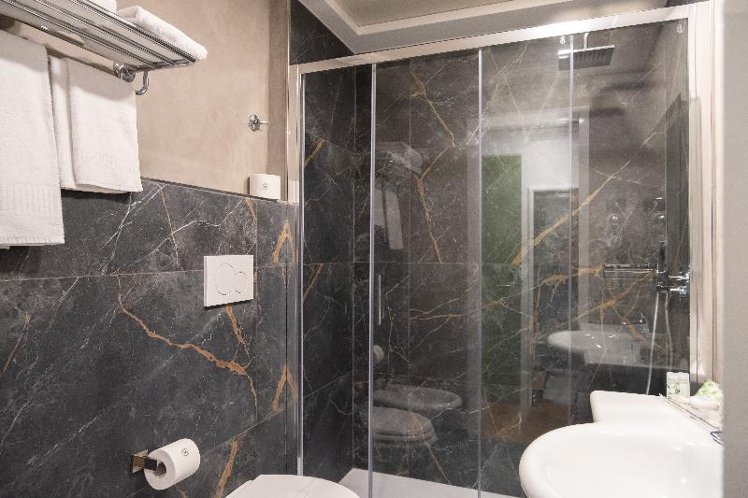 TRIPLE STANDARD Room