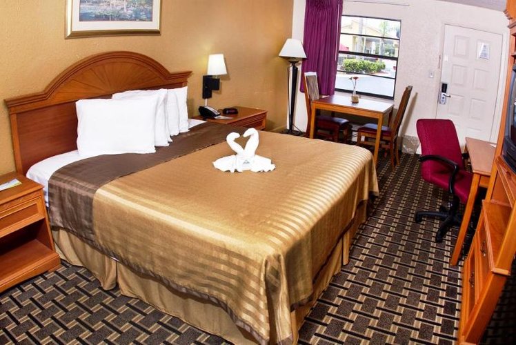 DOUBLE KING SIZE BED Room