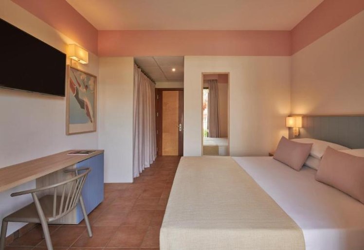TRIPLE SUPERIOR WITH BALCONY Room