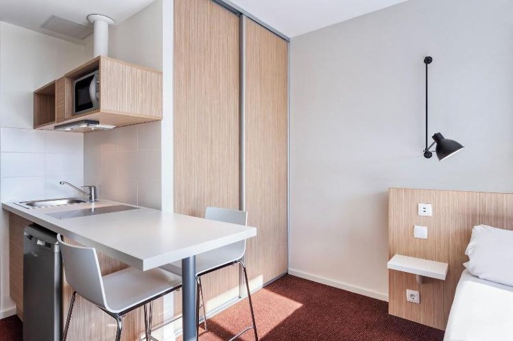 DOUBLE QUEEN SIZE BED Room