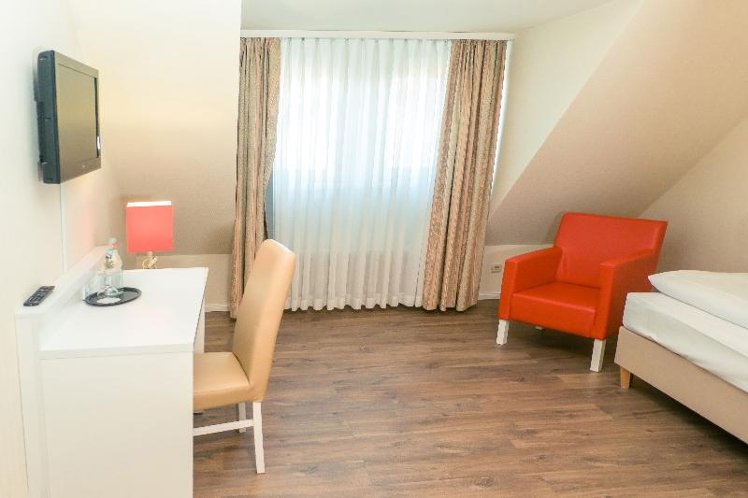 SINGLE STANDARD Room