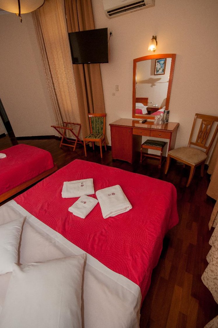 TRIPLE STANDARD Room