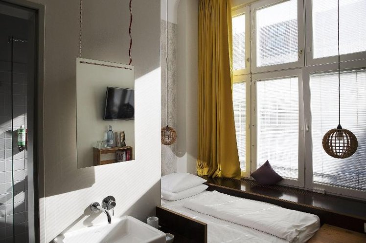 DOUBLE KING SIZE BED Room
