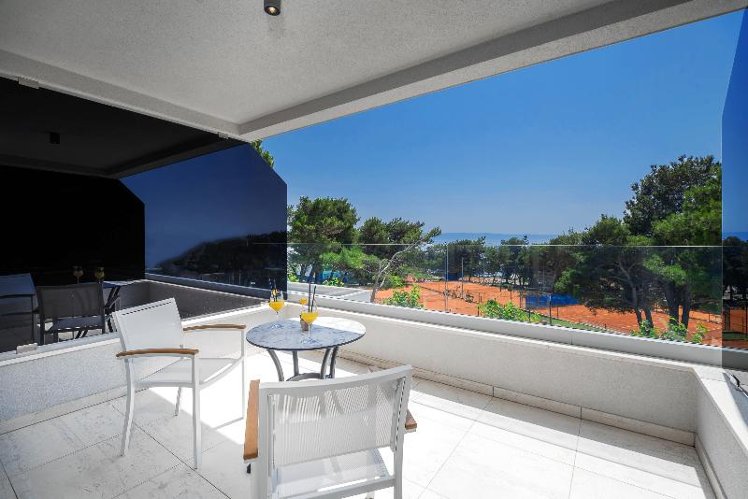 DOUBLE DELUXE PARTIAL OCEAN VIEW Room