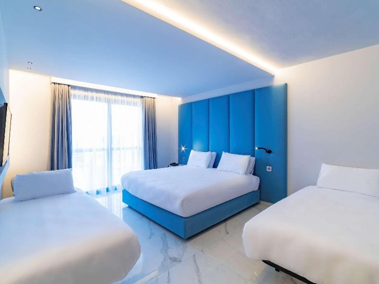 DOUBLE SUPERIOR Room