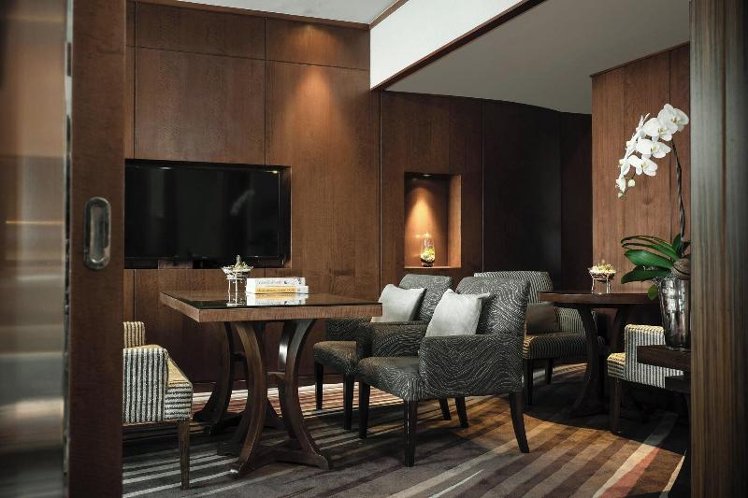 SUITE DELUXE KING BED Room