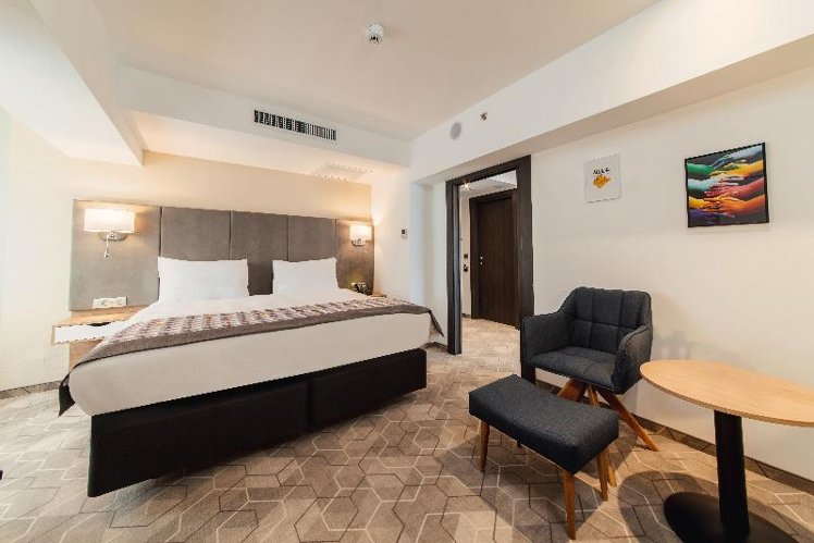 SUITE KING SIZE BED Room