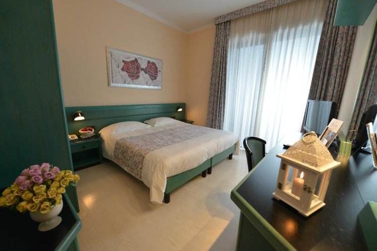 DOUBLE STANDARD Room