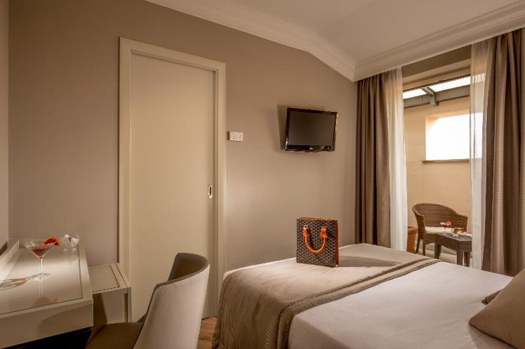 DOUBLE STANDARD Room