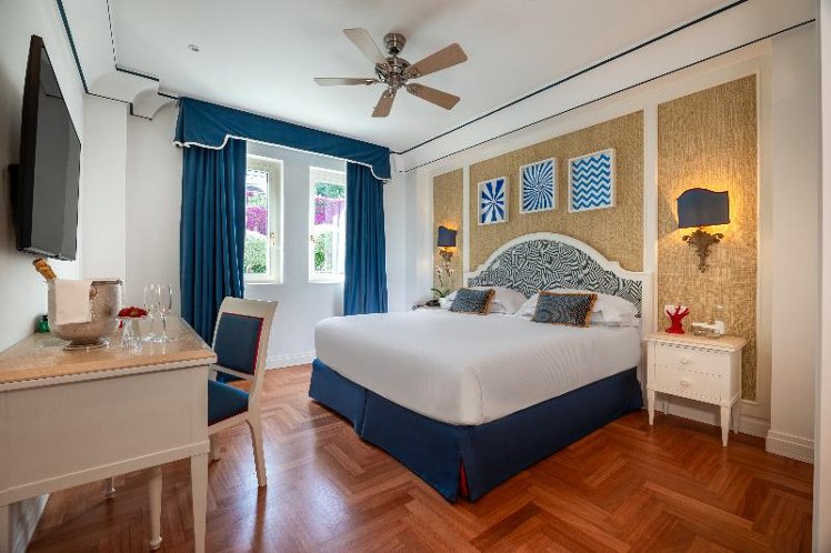 DOUBLE SUPERIOR Room
