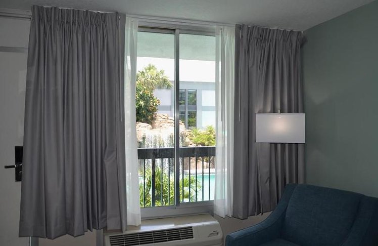 DOUBLE POOL VIEW KING BED Room
