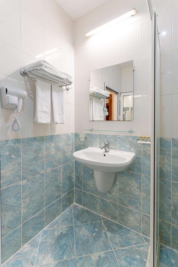 TRIPLE STANDARD Room