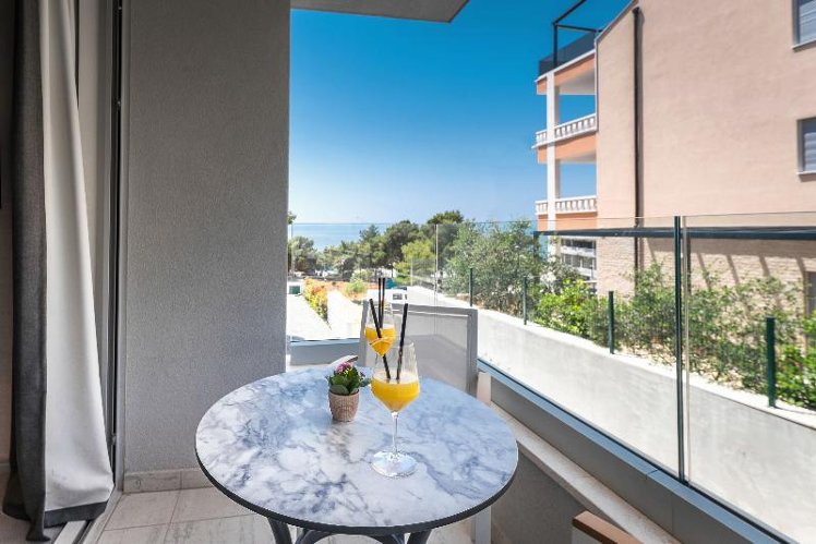 DOUBLE DELUXE PARTIAL OCEAN VIEW Room