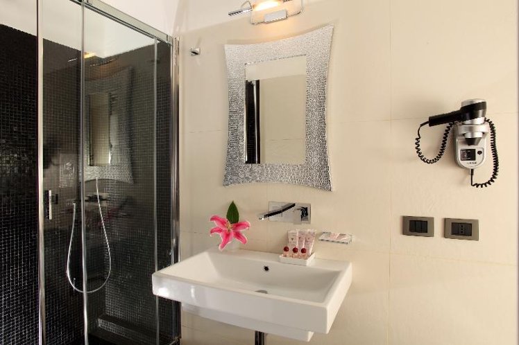 TRIPLE ANNEX Room