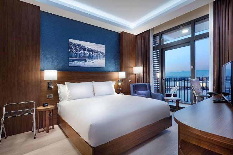 DOUBLE KING SIZE BED Room