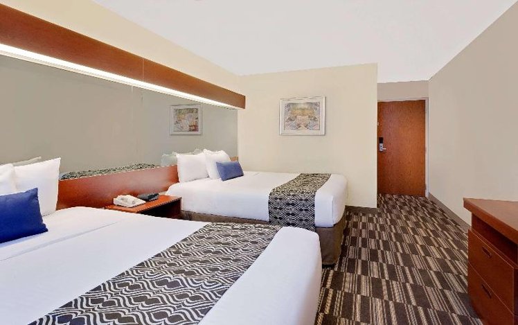 QUADRUPLE TWO QUEEN BEDS Room