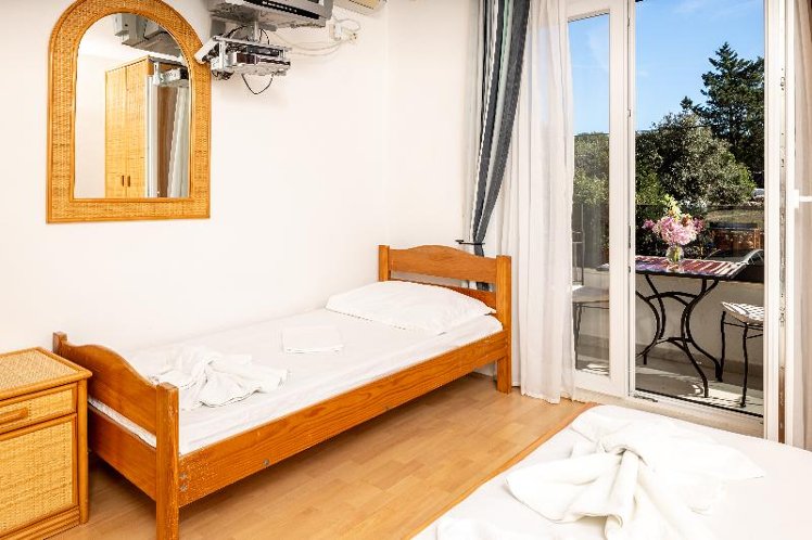 TRIPLE CAPACITY 3 Room
