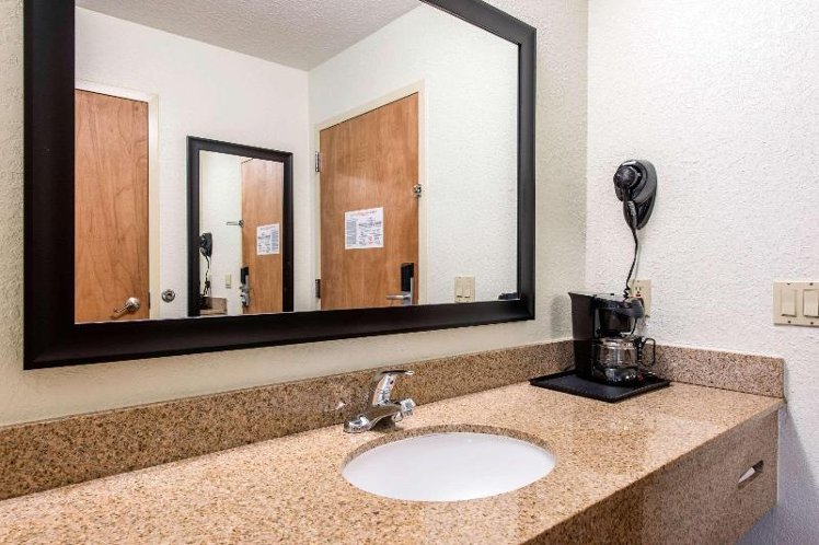 SUITE TWO QUEEN BEDS NON SMOKING Room
