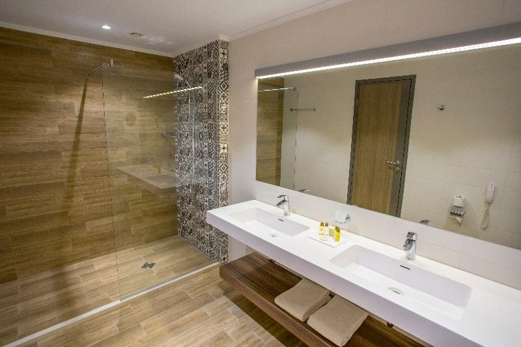 DOUBLE SUPERIOR Room