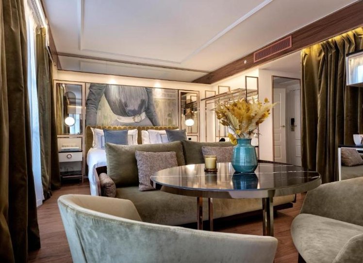Double or Twin DELUXE Room