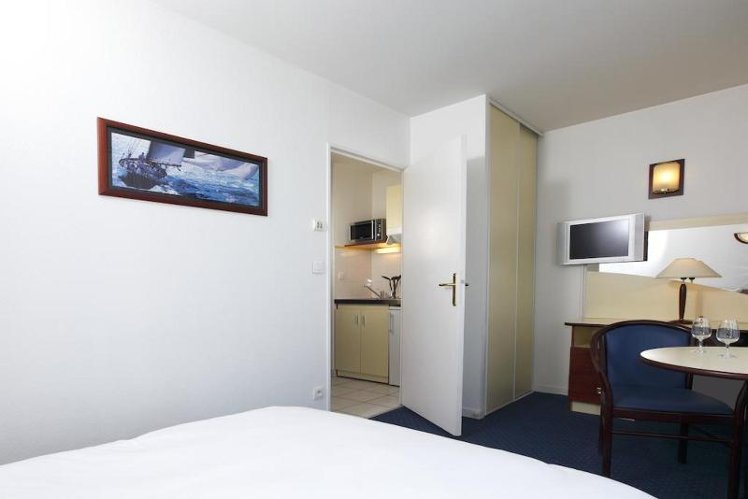 STUDIO GRAND Room