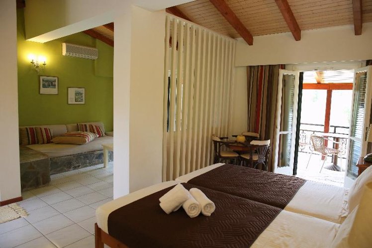 TRIPLE STANDARD Room