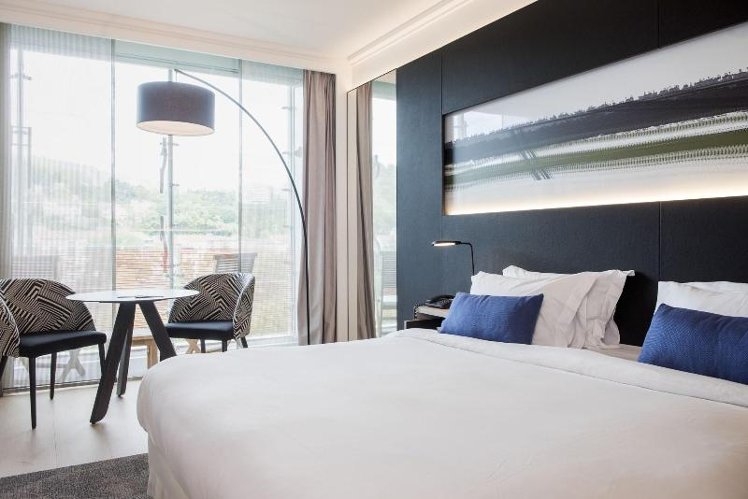 DOUBLE DELUXE KING BED Room