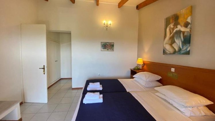 TRIPLE STANDARD Room