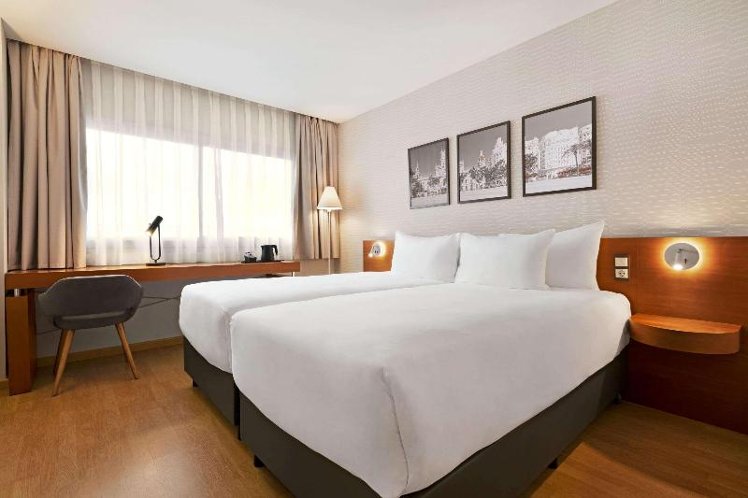TWIN POOL VIEW Room