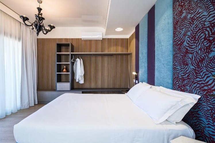 DOUBLE DELUXE QUEEN BED Room