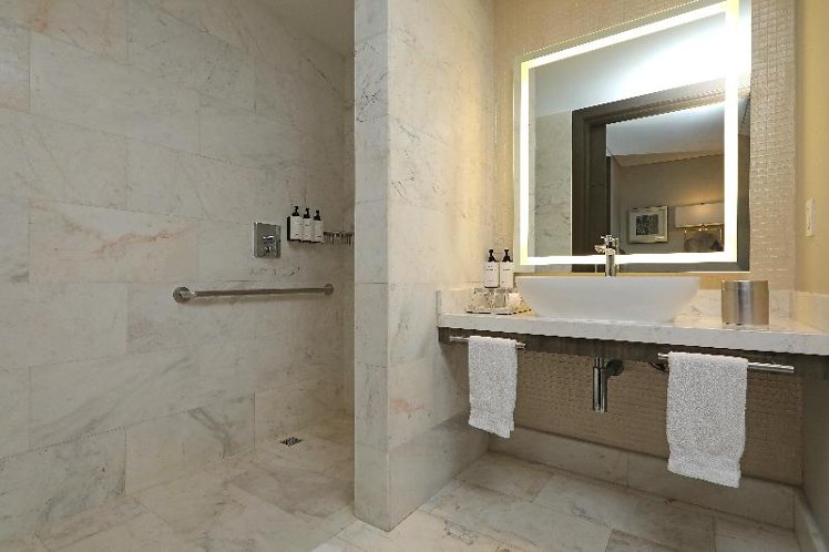 DOUBLE Accessible KING SIZE BED Room