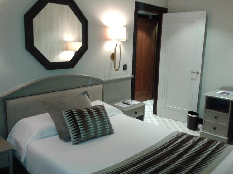 SINGLE STANDARD Room