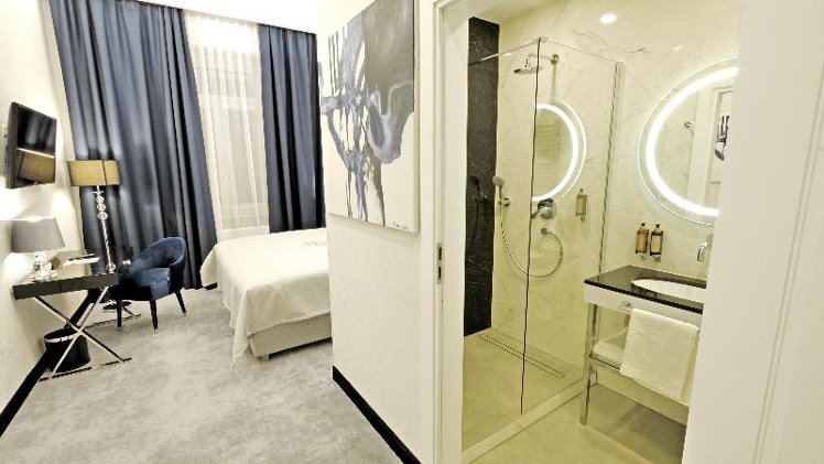 DOUBLE STANDARD Room